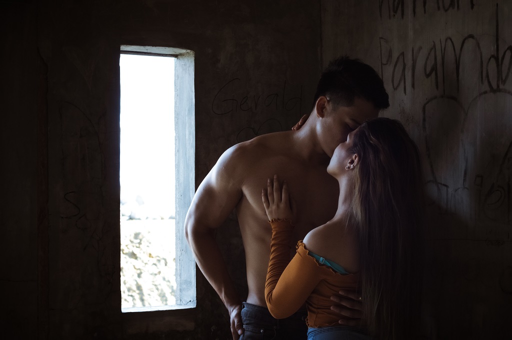 How to Kiss Well: 5 Essential Tips | Amolatina Review